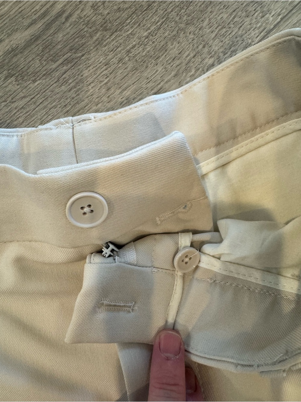 Zara Men's Light Cream Pleated Chinos - Picture 4 of 8